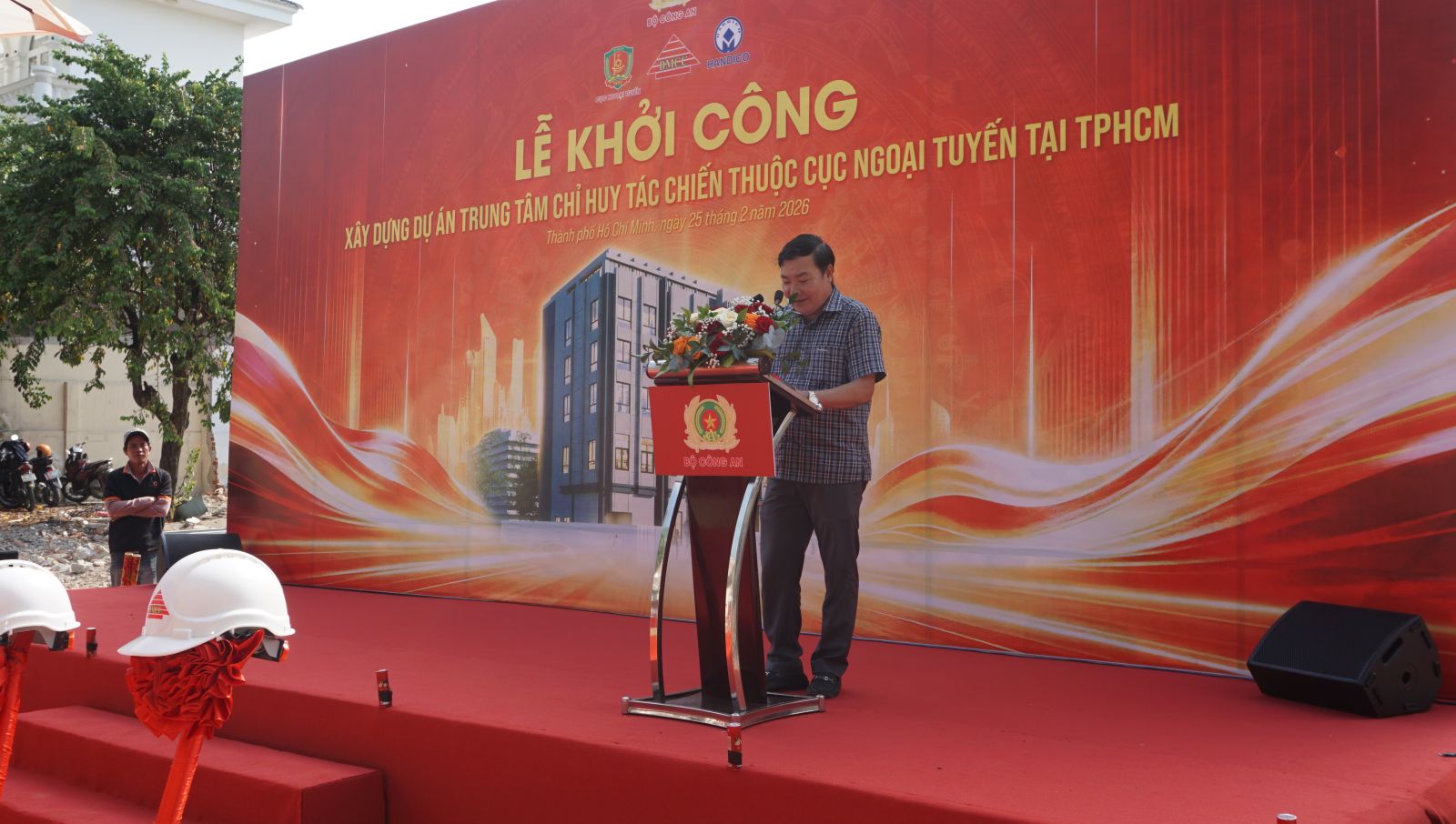 Ông Lâm Thành Sol - Phó Cục Trưởng Cục Ngoại Tuyến phát biểu tại buổi lễ